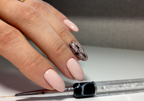 Hermosa manicura con flores en las uñas: las mejores ideas para fotos 2019-2020