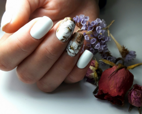 Beautiful manicure with flowers on nails - the best photo ideas 2019-2020
