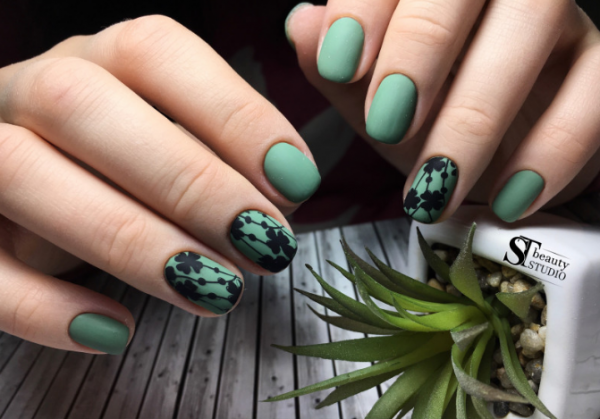 The mystery of black in a fashionable manicure with black polish - photo ideas