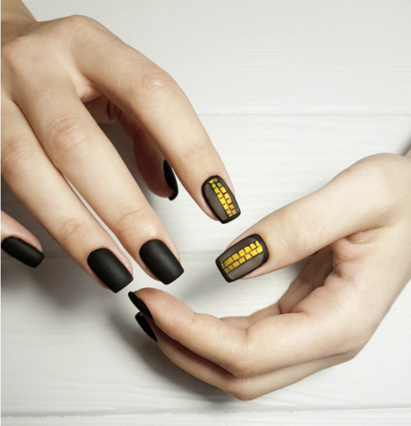 The mystery of black in a fashionable manicure with black polish - photo ideas