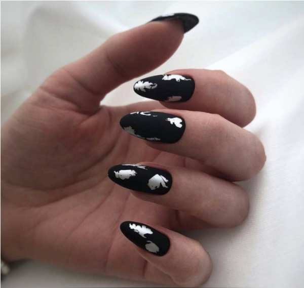 The mystery of black in a fashionable manicure with black polish - photo ideas