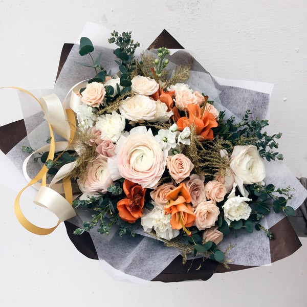 Bellissimi mazzi di fiori 2019-2020 - tendenze fotografiche nella progettazione di bouquet e composizioni floreali