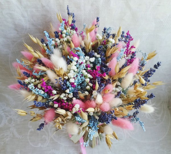 Beaux bouquets de fleurs 2019-2020 - tendances photo dans la conception de bouquets et compositions florales