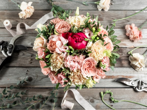 Schöne Blumensträuße 2019-2020 - Fototrends bei der Gestaltung von Blumensträußen und Kompositionen