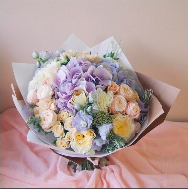 Beautiful bouquets of flowers 2019-2020 - photo trends in the design of floral bouquets and compositions