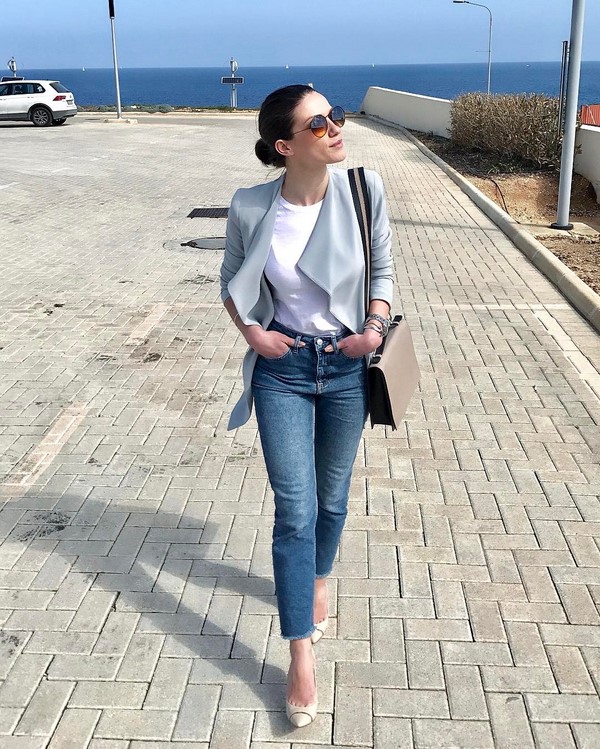 What to wear with fashionable jeans for fall-winter 2019-2020 - stylish image ideas