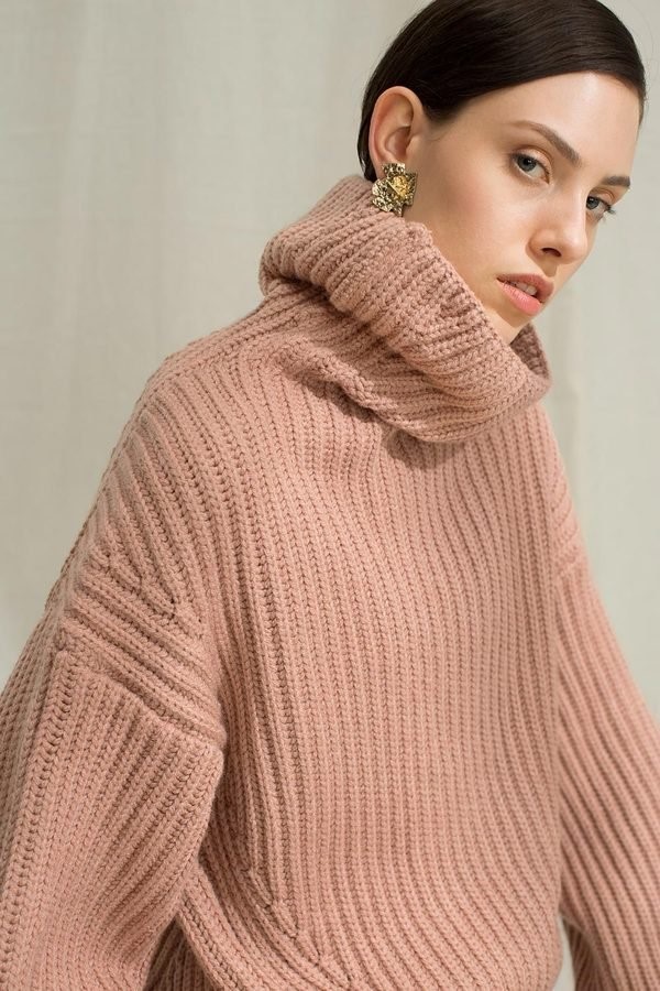 Női pulóverek 2019-2020 - trendek, új modellek, fotók a pulóverrel rendelkező divatos íjakról