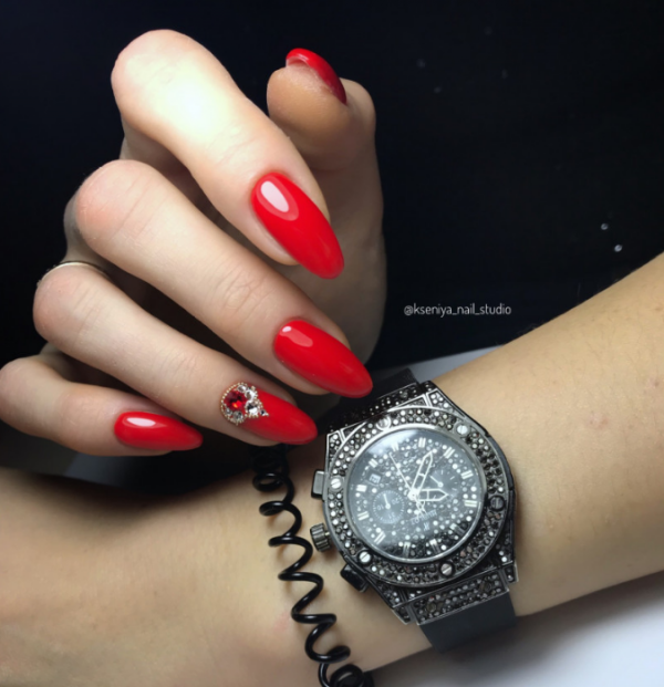 Manicure vermelho 2019-2020 nas opções de design mais elegantes: as melhores ideias para fotos