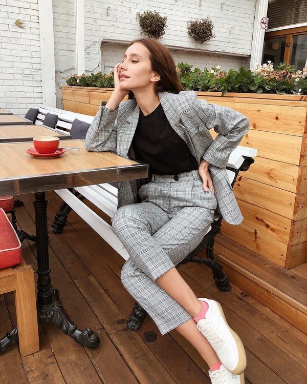 Charm and elegance in fashionable women's trouser suits 2019-2020