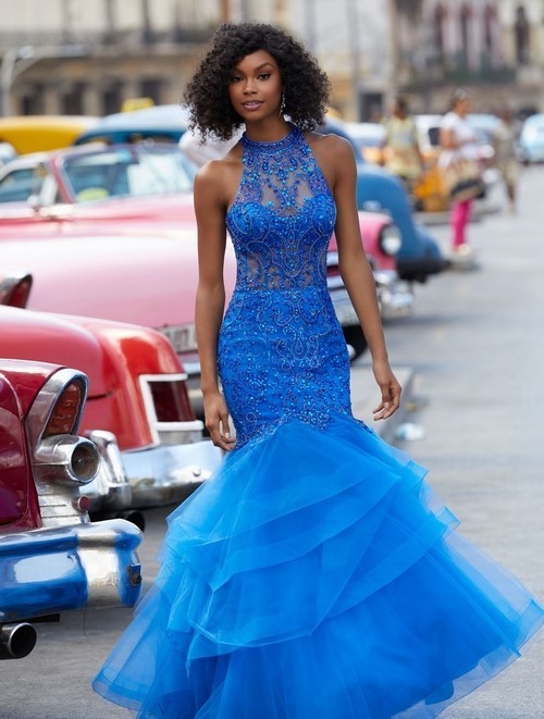 Trembling blue dresses: the best ideas of styles and models