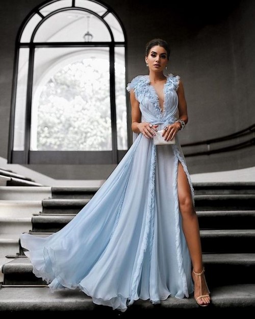 Trembling blue dresses: the best ideas of styles and models