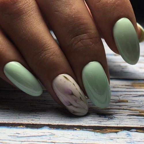 Refreshing peppermint on nails: photo trends of peppermint nail design
