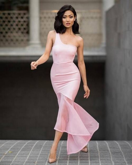 Rosa klänningar - exklusiva foton av kväll, cocktail och vardagsbågar