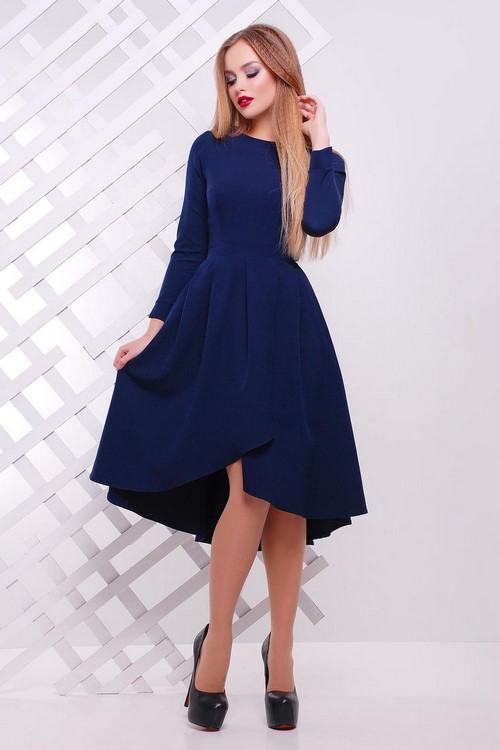 Soirée, cocktail, robes bleues décontractées: styles, nouveaux modèles