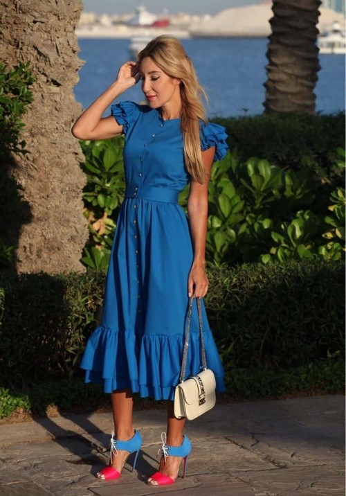 Soirée, cocktail, robes bleues décontractées: styles, nouveaux modèles