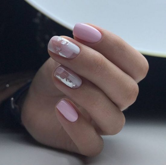 Novità di manicure leggera. Design leggero delle unghie in diverse tecniche