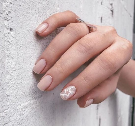 Nowości lekkiego manicure. Lekkie zdobienie paznokci różnymi technikami