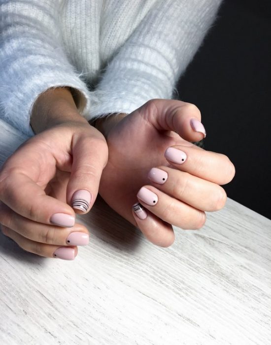 Novità di manicure leggera. Design leggero delle unghie in diverse tecniche