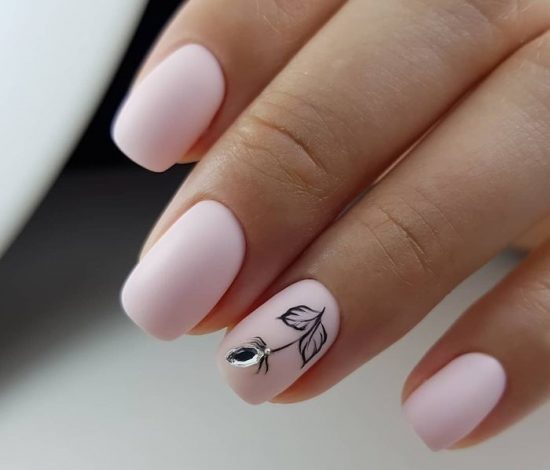 Novedades de manicura ligera. Diseño de uñas ligero en diferentes técnicas.