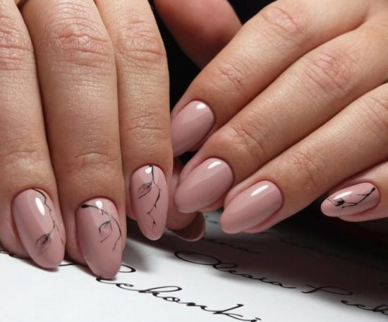 Nowości lekkiego manicure. Lekkie zdobienie paznokci różnymi technikami