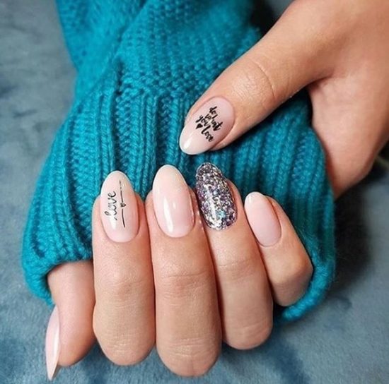 Novità di manicure leggera.Design leggero delle unghie in diverse tecniche