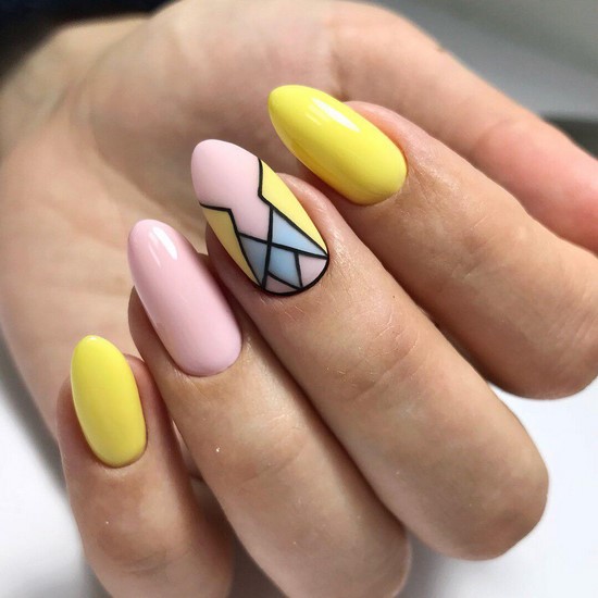 Yellow nails: the best innovations in yellow manicure