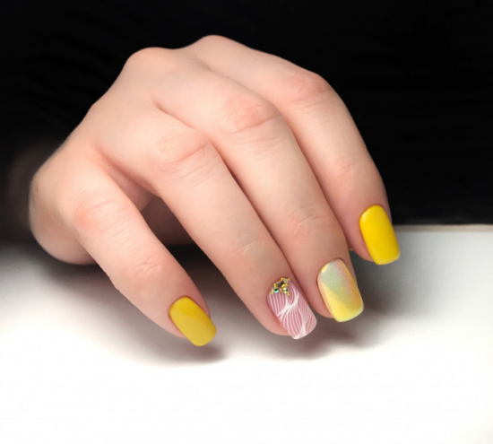 Gula naglar: de bästa innovationerna i gul manikyr