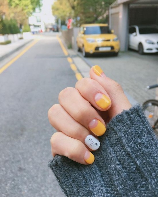 Kuku kuning: inovasi terbaik dalam manicure kuning