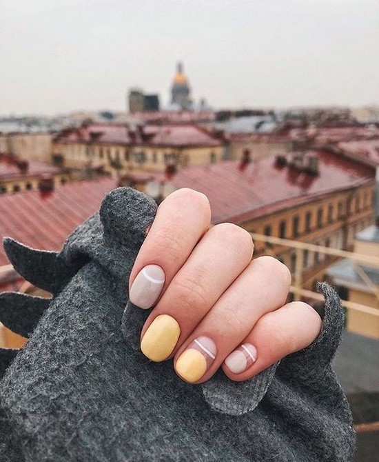 Yellow nails: the best innovations in yellow manicure