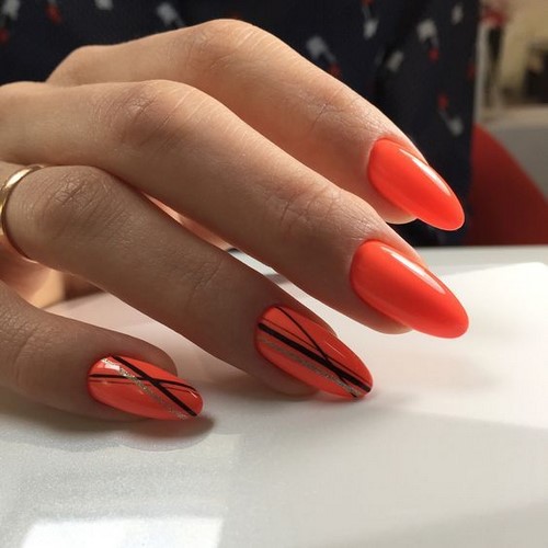 Spectaculaire manicure op lange nagels. Nieuw ontwerp