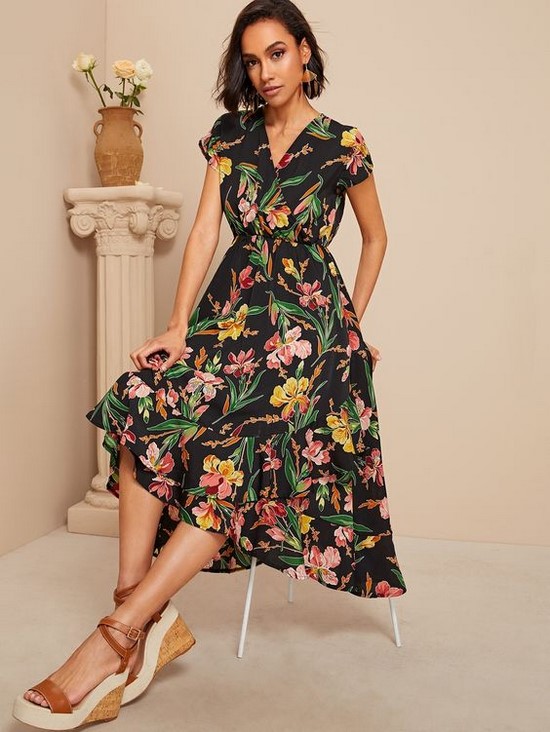 Floral dresses - the best outfit for gentle fashionistas