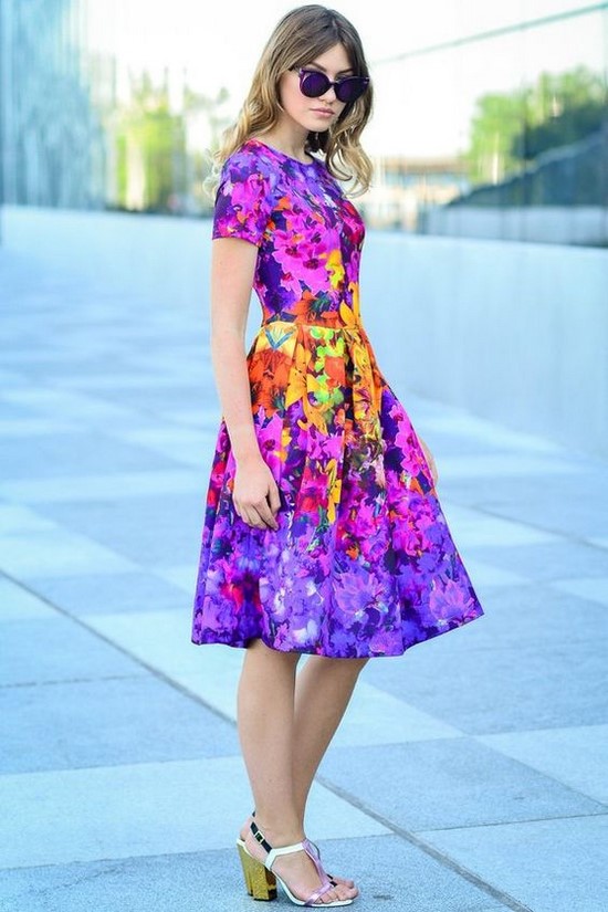Virágos ruhák - a legjobb ruhát a szelíd divatos nők számára