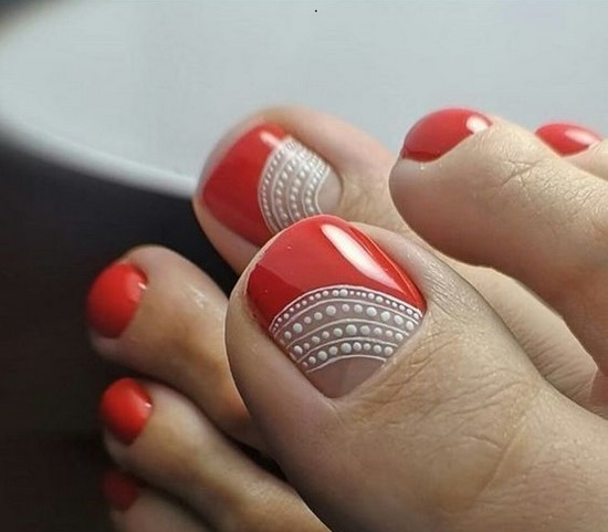 Red pedicure - a stylish moment of your impeccable appearance