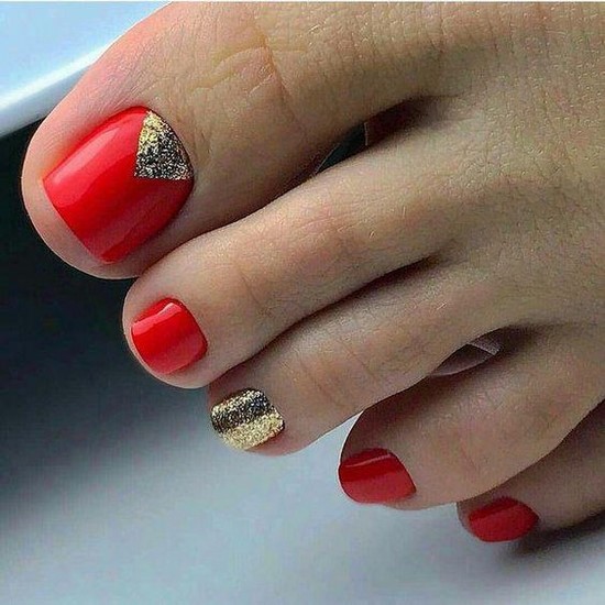 Red pedicure - a stylish moment of your impeccable appearance