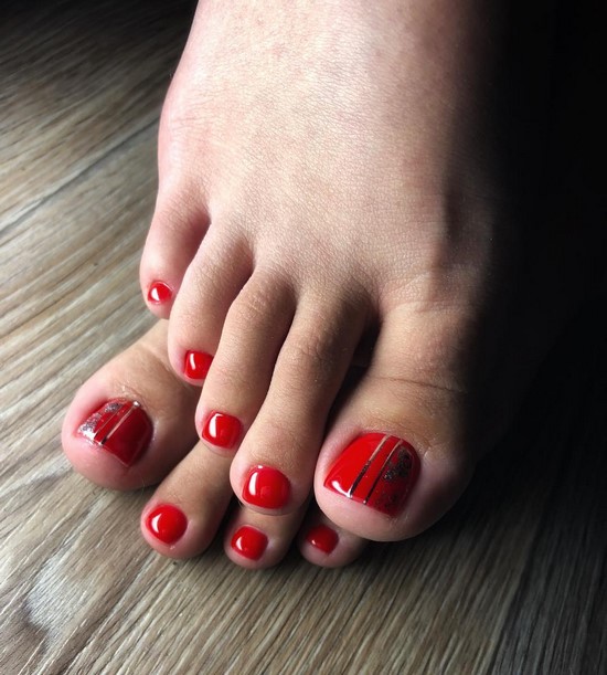 Pedicure rosso: un momento elegante del tuo aspetto impeccabile