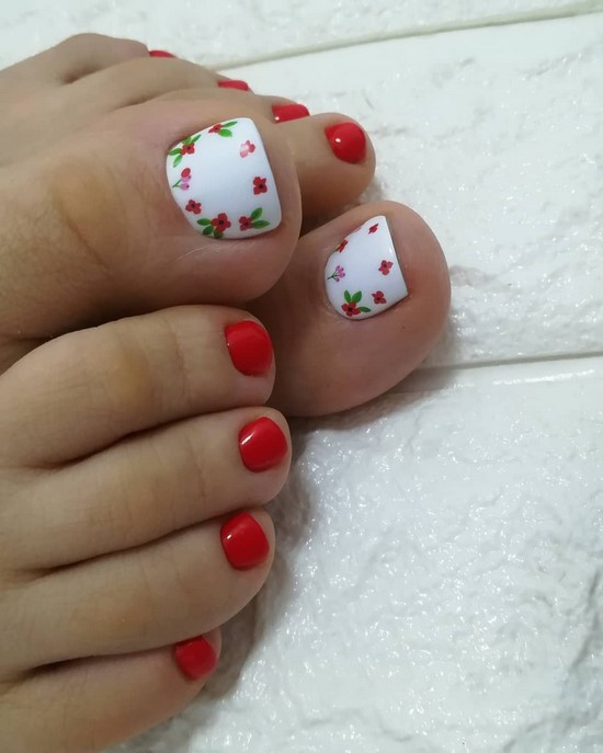 Red pedicure - a stylish moment of your impeccable appearance