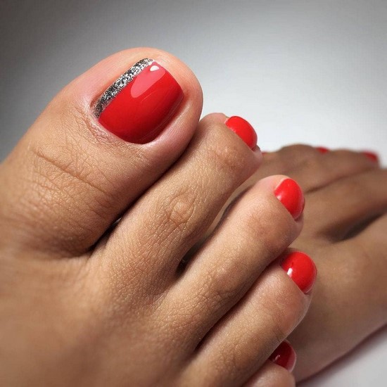 Pedicure vermelho - um momento elegante de sua aparência impecável