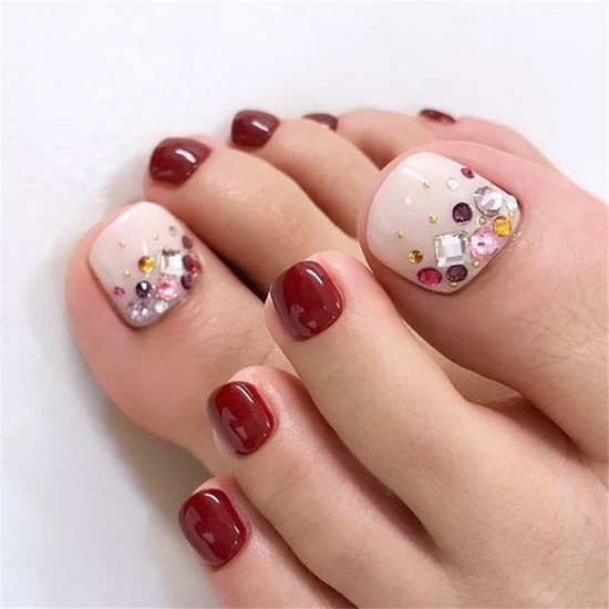 Red pedicure - a stylish moment of your impeccable appearance