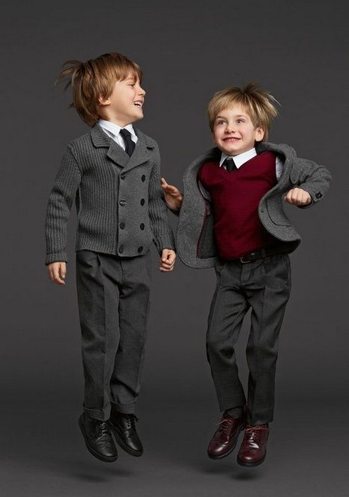 Kostymer for gutter. Fototrender av ferdige sett