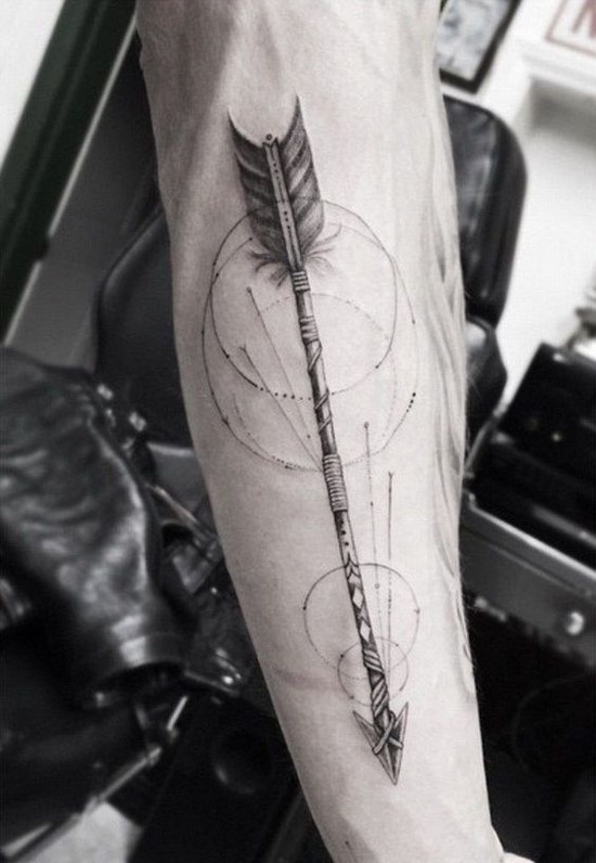 Tatuatge al braç. Noves idees fotogràfiques i tendències actuals