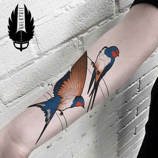 Tatuointi käsivarressa. Uusia valokuvaideoita ja nykyisiä suuntauksia