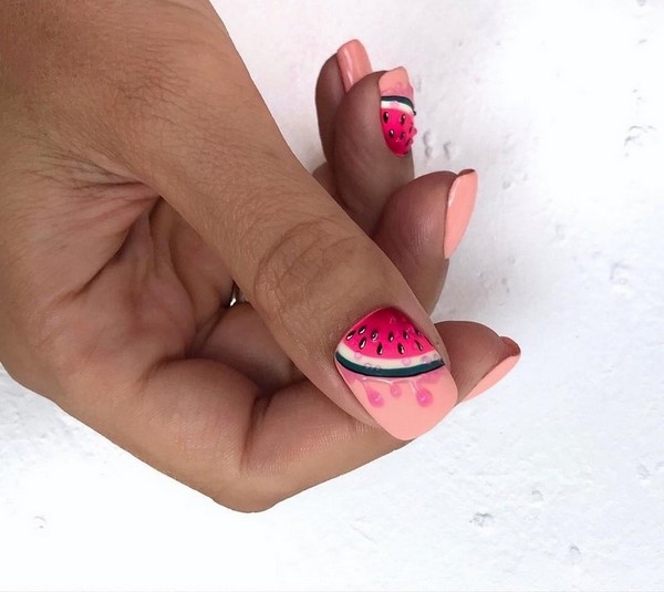 Manicure rosa giocosa e stimolante. Le più brillanti tendenze del design