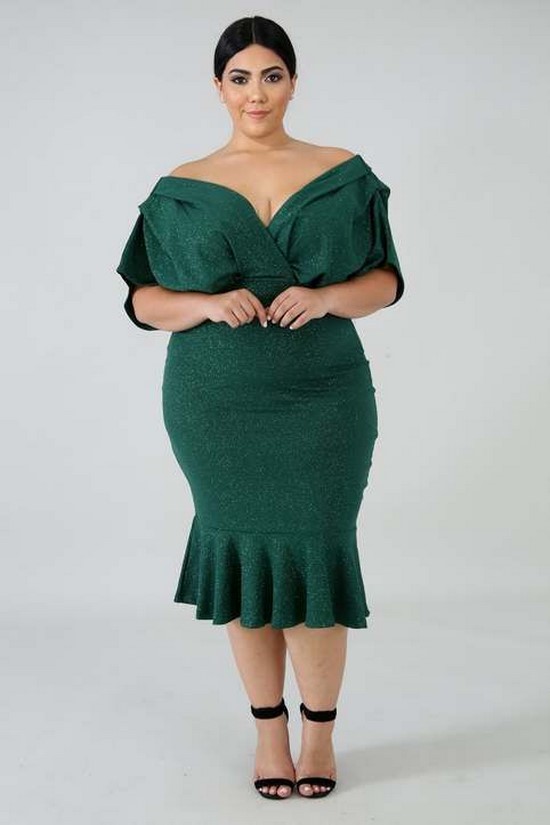 Novoroční šaty pro ženy s nadváhou. Foto kolekce modelů