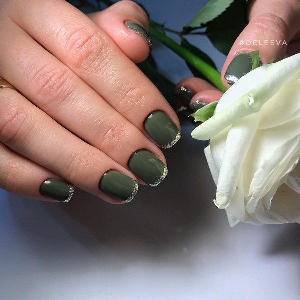 Frisse trends kort manicureontwerp. Foto. Ideas. trends