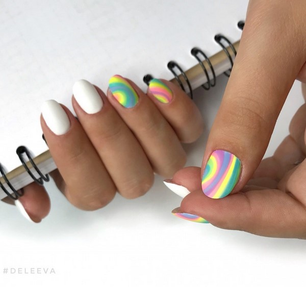 Frisse trends kort manicureontwerp. Foto. Ideas. trends