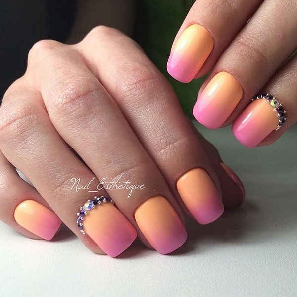 Tren segar reka bentuk manicure pendek. Foto Idea. Trend