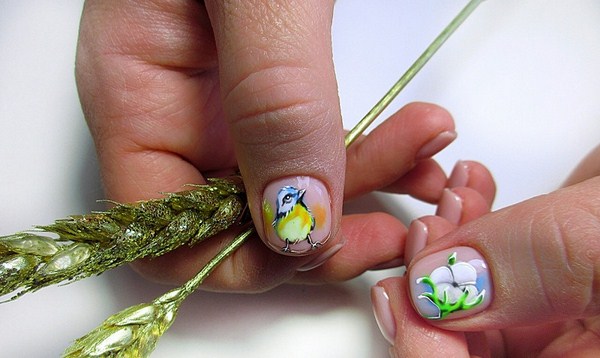 Frisse trends kort manicureontwerp. Foto. Ideas. trends